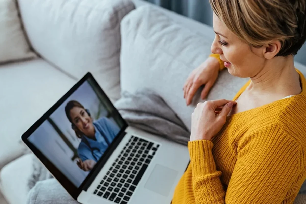 Woman in a telehealth consultation on her laptop